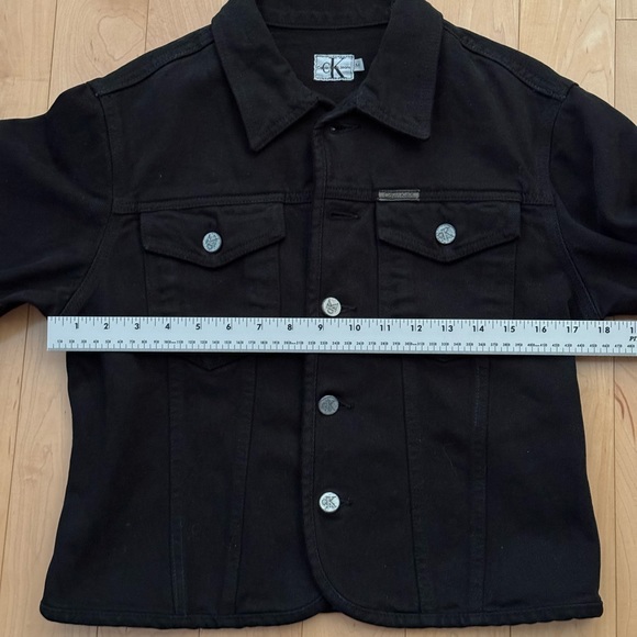 Calvin Klein Cropped Fitted Black Denim Jacket - Picture 7 of 9